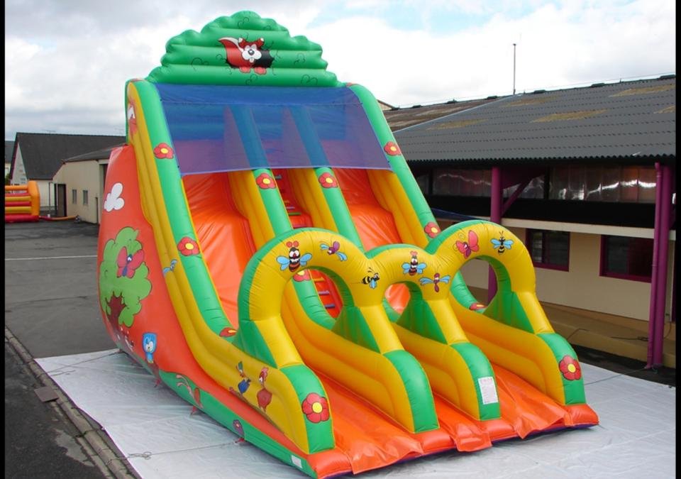 Toboggan géant double gonflable orange, vert et jaune